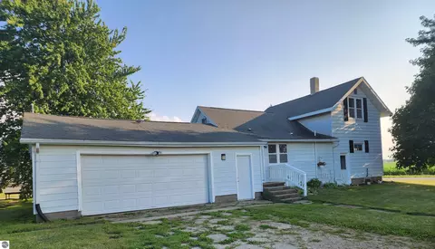 7933 S Summerton Rd, Shepherd, MI 48883