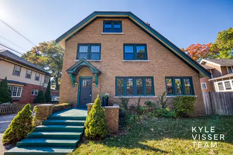 811 Giddings Ave SE, Grand Rapids, MI 49506