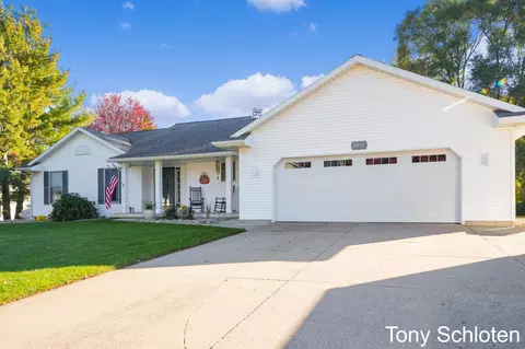 3442 Meadow Glen Dr, Hudsonville, MI 49426