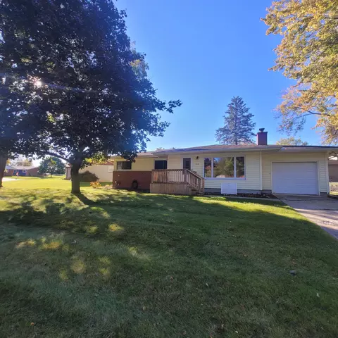 220 Sunset Dr, Clinton, MI 49236