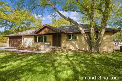5666 E Summit Ave, Fruitport, MI 49415