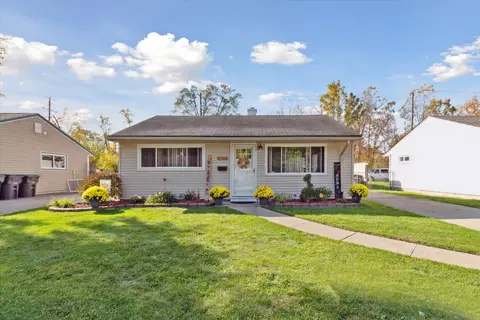 6046 Katherine St, Taylor, MI 48180