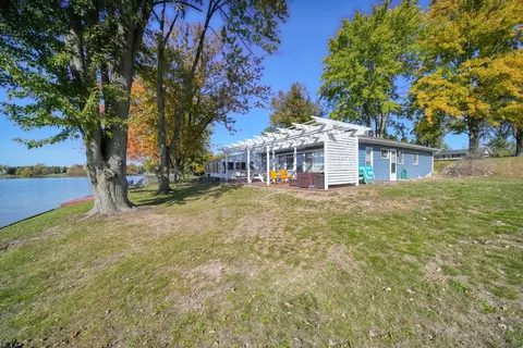322 Dewey Lake Rd, Brooklyn, MI 49230