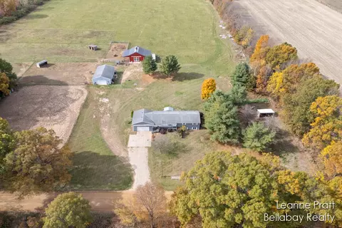 3050 4th St, Wayland, MI 49348