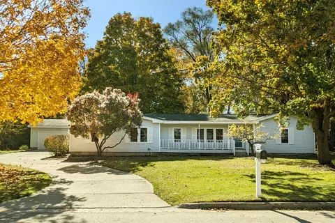 320 Fremont St, Lowell, MI 49331