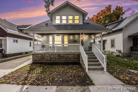 1024 Courtney St NW, Grand Rapids, MI 49504