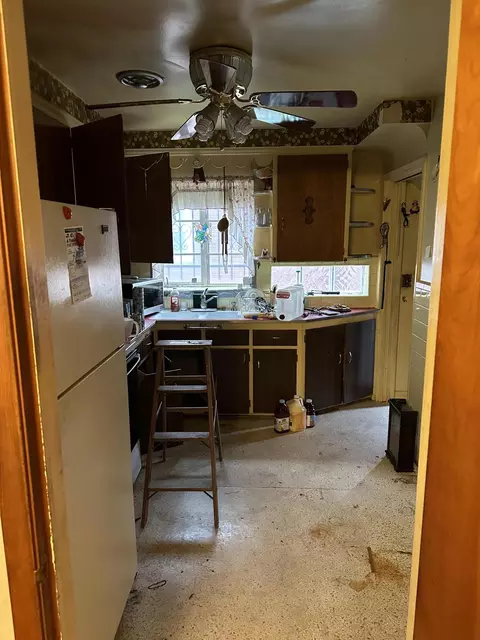 2176 Outer Dr E, Detroit, MI 48234 photo 9
