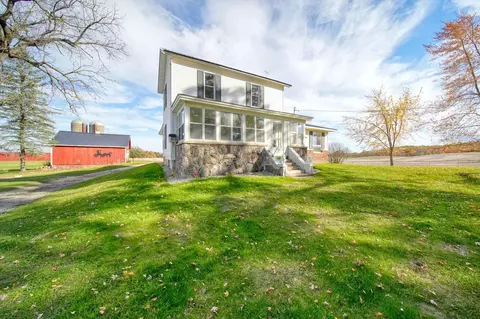 8247 Wolf Lake Rd, Brooklyn, MI 49230