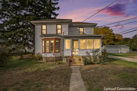 118 South St, Fennville, MI 49408