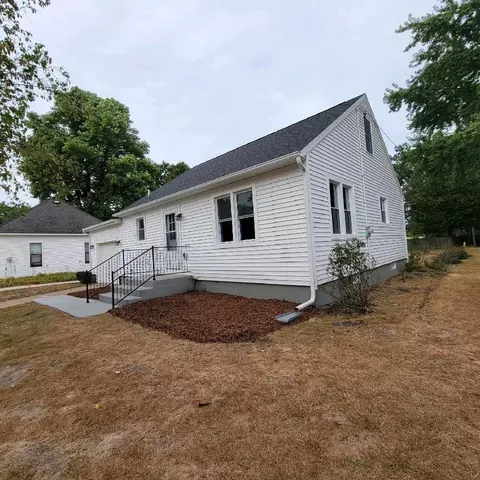 712 N Emily St, Ludington, MI 49431