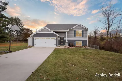 251 E Beech St NE, Cedar Springs, MI 49319