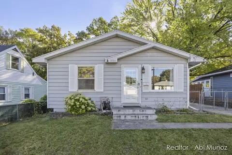3100 Stratford Dr SW, Wyoming, MI 49509