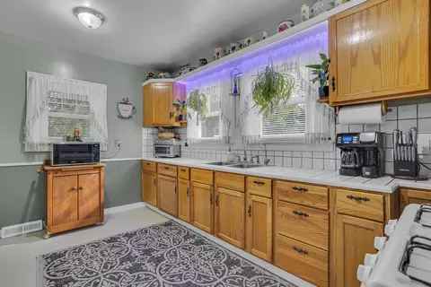 239 Evelyn St, Jackson, MI 49203 photo 2