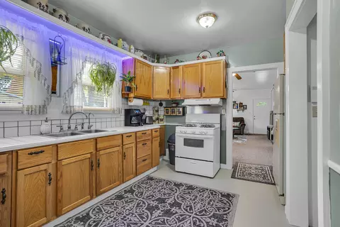 239 Evelyn St, Jackson, MI 49203 photo 9