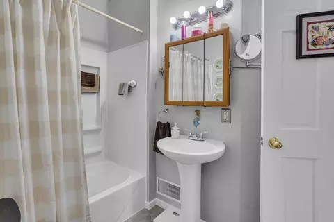 239 Evelyn St, Jackson, MI 49203 photo 6