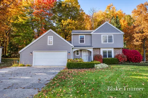 6025 Arroyo Vista Dr NE, Rockford, MI 49341