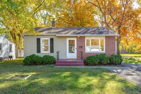 2532 Parchmount Ave, Kalamazoo, MI 49004