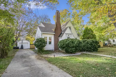 1225 Stamford Ave, Kalamazoo, MI 49048