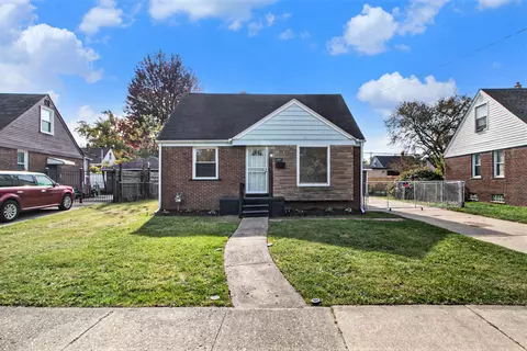 26445 S River Park Dr, Inkster, MI 48141