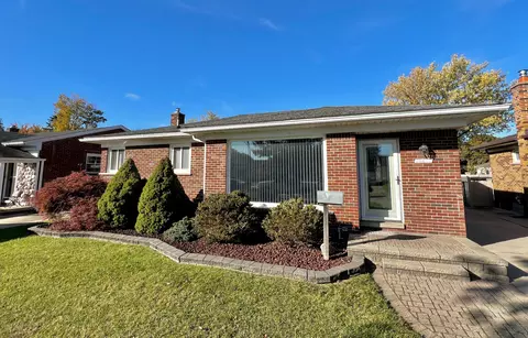 29614 Marquette St, Garden City, MI 48135