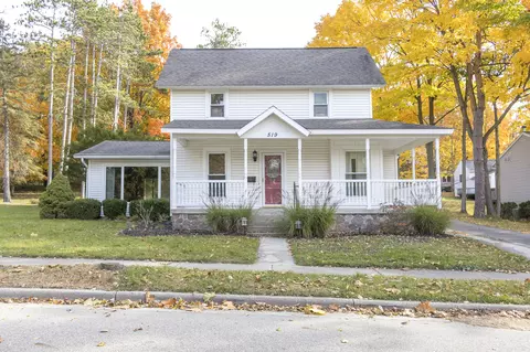 519 N Jefferson St, Lowell, MI 49331