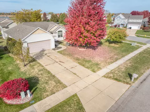 5429 Stevendale Dr, Hudsonville, MI 49426