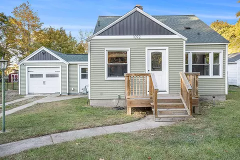 1092 Englewood Ave, Norton Shores, MI 49441