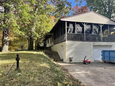 13076 Fedde Ave, New Buffalo, MI 49117