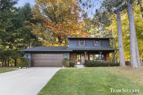 2558 Santigo Ave SE, Grand Rapids, MI 49546