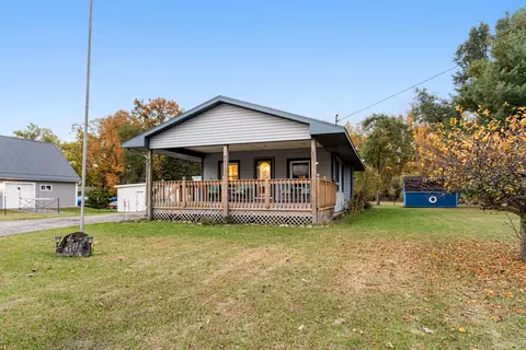 420 S Lakeside Dr, Michigan Center, MI 49254