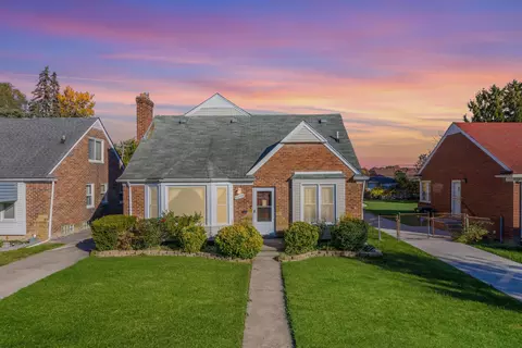 9380 Warwick St, Detroit, MI 48228