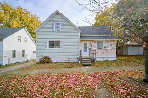 819 Kosciusko St, Manistee, MI 49660