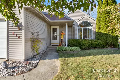 315 Prairie Run Dr, Cedar Springs, MI 49319
