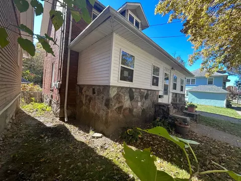 509 W Biddle St, Jackson, MI 49203 photo 2