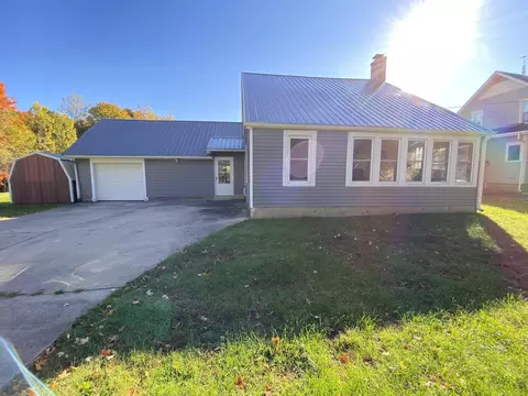 7125 Woodbridge St, Hillsdale, MI 49242