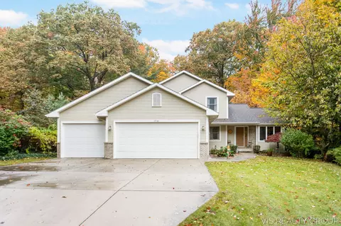 18101 Lovell Rd, Spring Lake, MI 49456