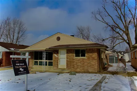 13336 Neely St, Gibraltar, MI 48173