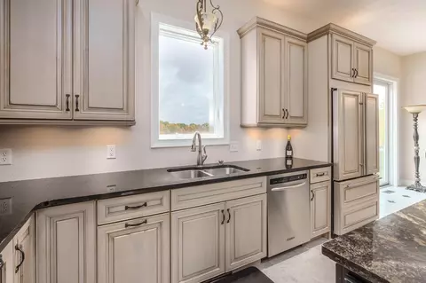 Kitchen - 6650 N 39th St, Augusta, MI 49012 photo 5 of 10