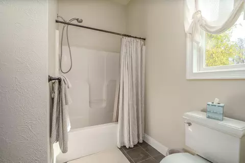Bath - 6650 N 39th St, Augusta, MI 49012 photo 2 of 5