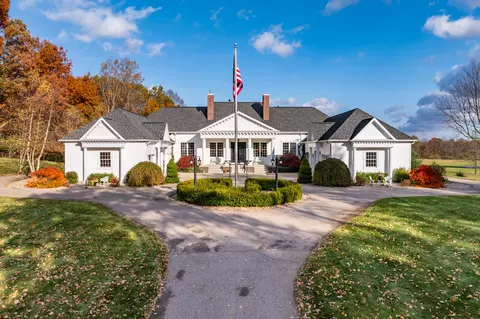 6650 N 39th St, Augusta, MI 49012