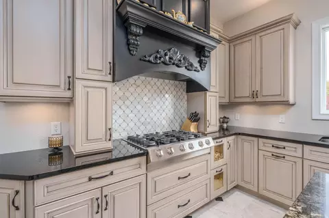 Kitchen - 6650 N 39th St, Augusta, MI 49012 photo 4 of 10
