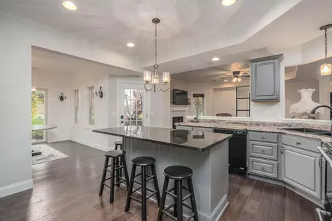 Kitchen - 6650 N 39th St, Augusta, MI 49012 photo 8 of 10