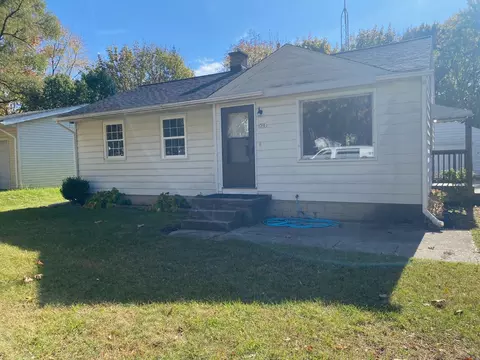 1310 Arcadia Dr NE, Grand Rapids, MI 49525