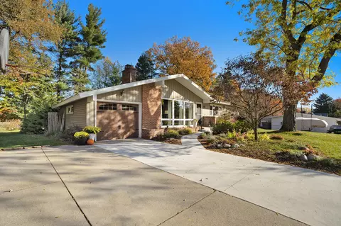555 Greenfield St, Coopersville, MI 49404