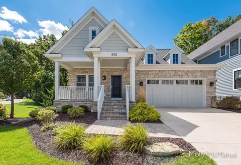 652 Greenslate Dr SE, Ada, MI 49301