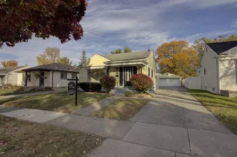 621 S Manitou Ave, Clawson, MI 48017