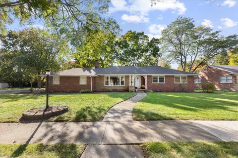 28421 Sunset Blvd W, Lathrup Village, MI 48076