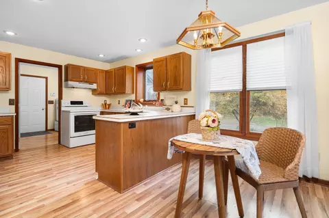 1027 Taylor Rd, Brighton, MI 48114 photo 3