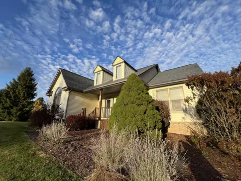 1027 Taylor Rd, Brighton, MI 48114