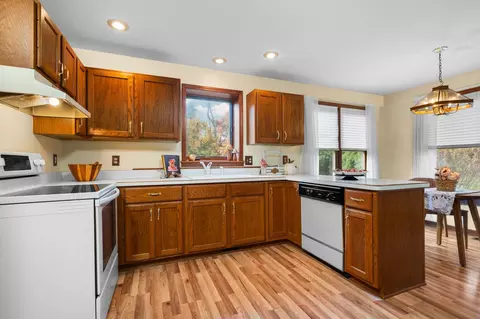 1027 Taylor Rd, Brighton, MI 48114 photo 8